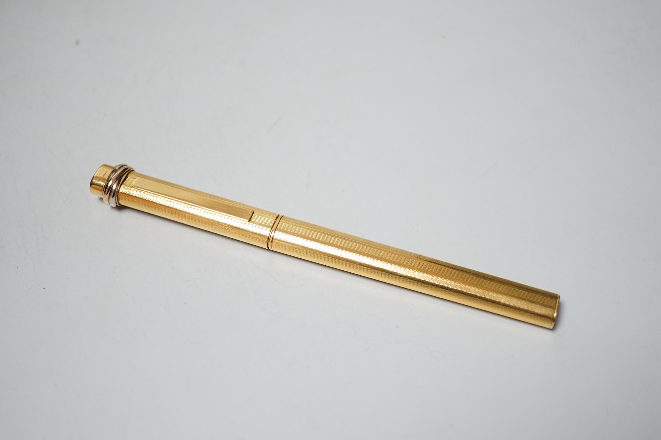 A boxed Must de Cartier pen